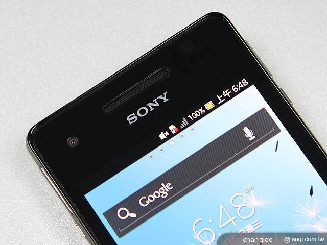 【外觀】泡水免驚！Sony Xperia V LT25i水嫩白賞析