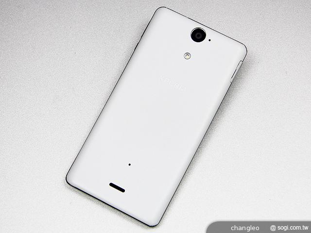 【外觀】泡水免驚！Sony Xperia V LT25i水嫩白賞析