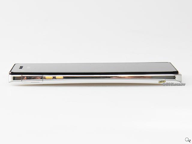 【外觀】泡水免驚！Sony Xperia V LT25i水嫩白賞析