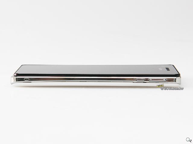 【外觀】泡水免驚！Sony Xperia V LT25i水嫩白賞析