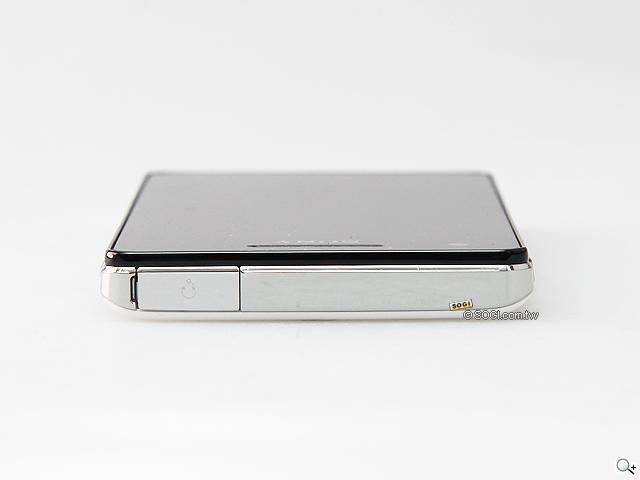 【外觀】泡水免驚！Sony Xperia V LT25i水嫩白賞析