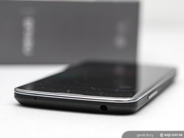 【外觀】秒殺新旗艦 Google Nexus 4開箱速覽