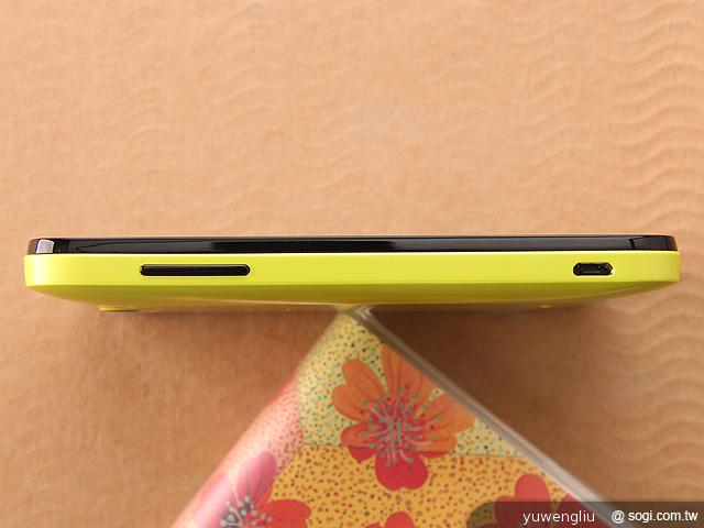 moii E801 五千有找的雙核4 吋雙卡智慧機