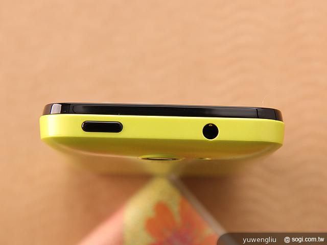 moii E801 五千有找的雙核4 吋雙卡智慧機