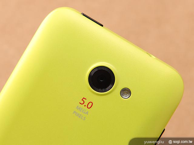 moii E801 五千有找的雙核4 吋雙卡智慧機