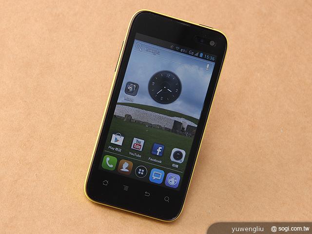 moii E801 五千有找的雙核4 吋雙卡智慧機