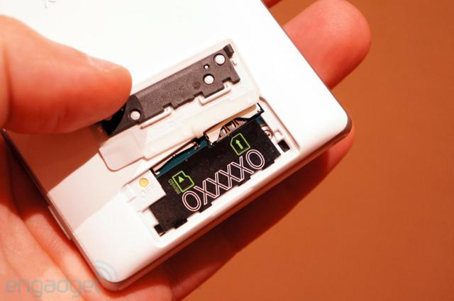 索尼旗艦雙機Xperia Z、ZL兩者差異大揭密！【CES 2013】