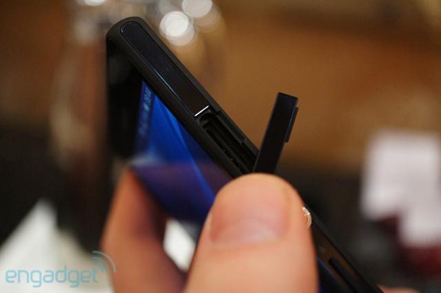 索尼旗艦雙機Xperia Z、ZL兩者差異大揭密！【CES 2013】