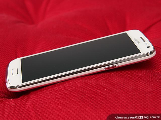 輕巧大視野 三星GALAXY Premier變臉機