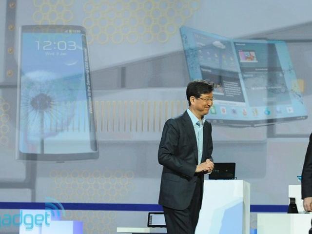 三星展示Youm軟性OLED螢幕安卓、WP8原型機【CES 2013】