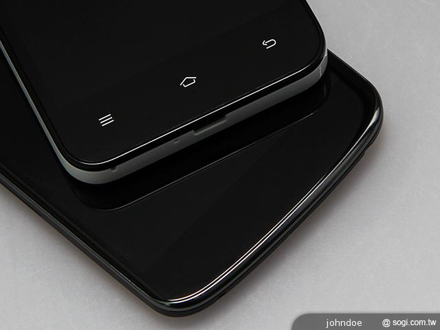 萬元有找四核手機 Nexus4、小米MI2機身比拚