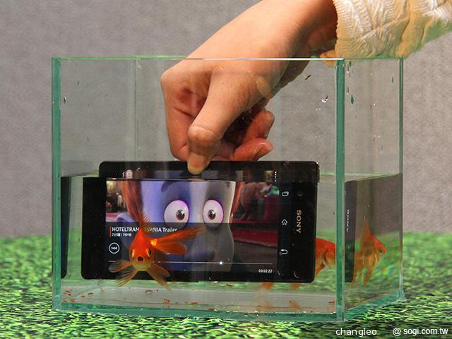 Sony Xperia Z、ZL美型5吋旗艦雙機登台 第1季開賣