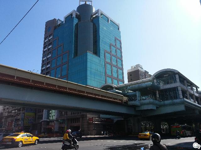 輕巧大視野 三星GALAXY Premier變臉機