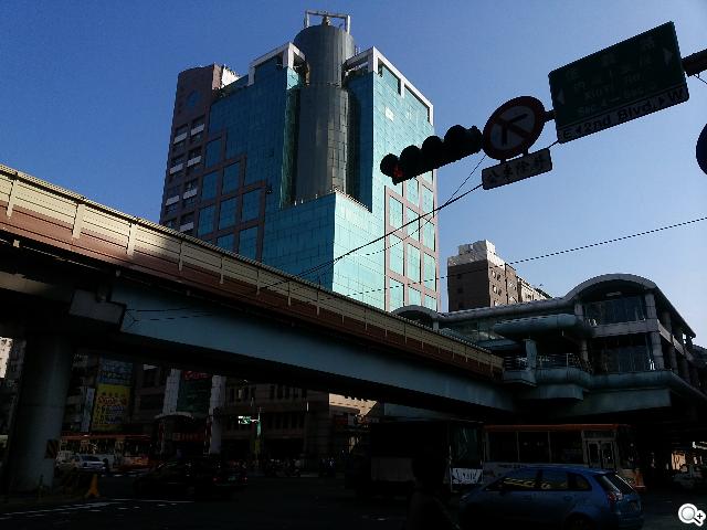 輕巧大視野 三星GALAXY Premier變臉機