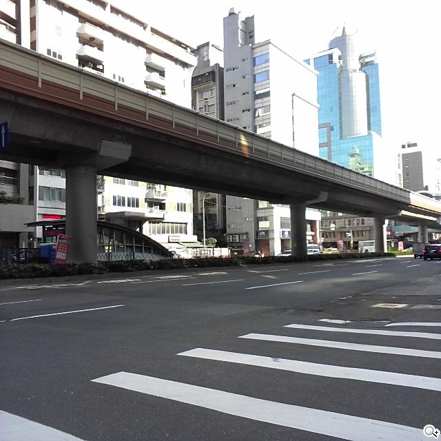 輕巧大視野 三星GALAXY Premier變臉機