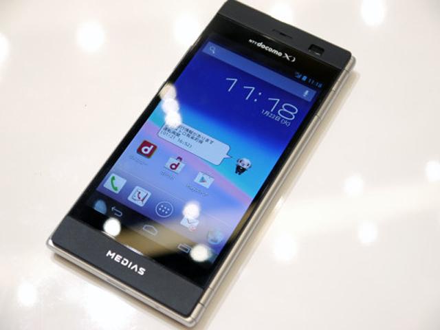 雙螢幕折叠手機NEC MEDIAS W N-05E 日本4月開賣