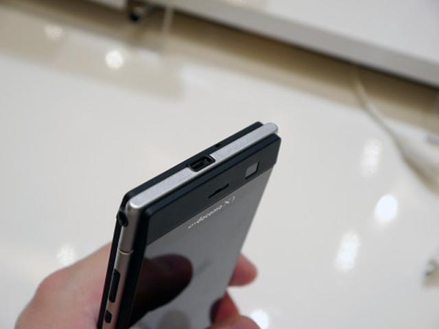 雙螢幕折叠手機NEC MEDIAS W N-05E 日本4月開賣