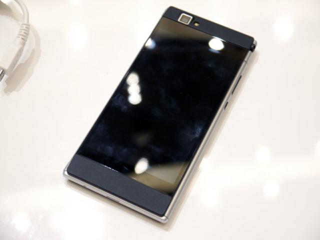 雙螢幕折叠手機NEC MEDIAS W N-05E 日本4月開賣