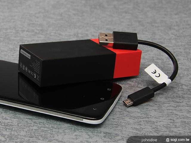 雙色混搭簡約時尚 HTC BB G600行動電源