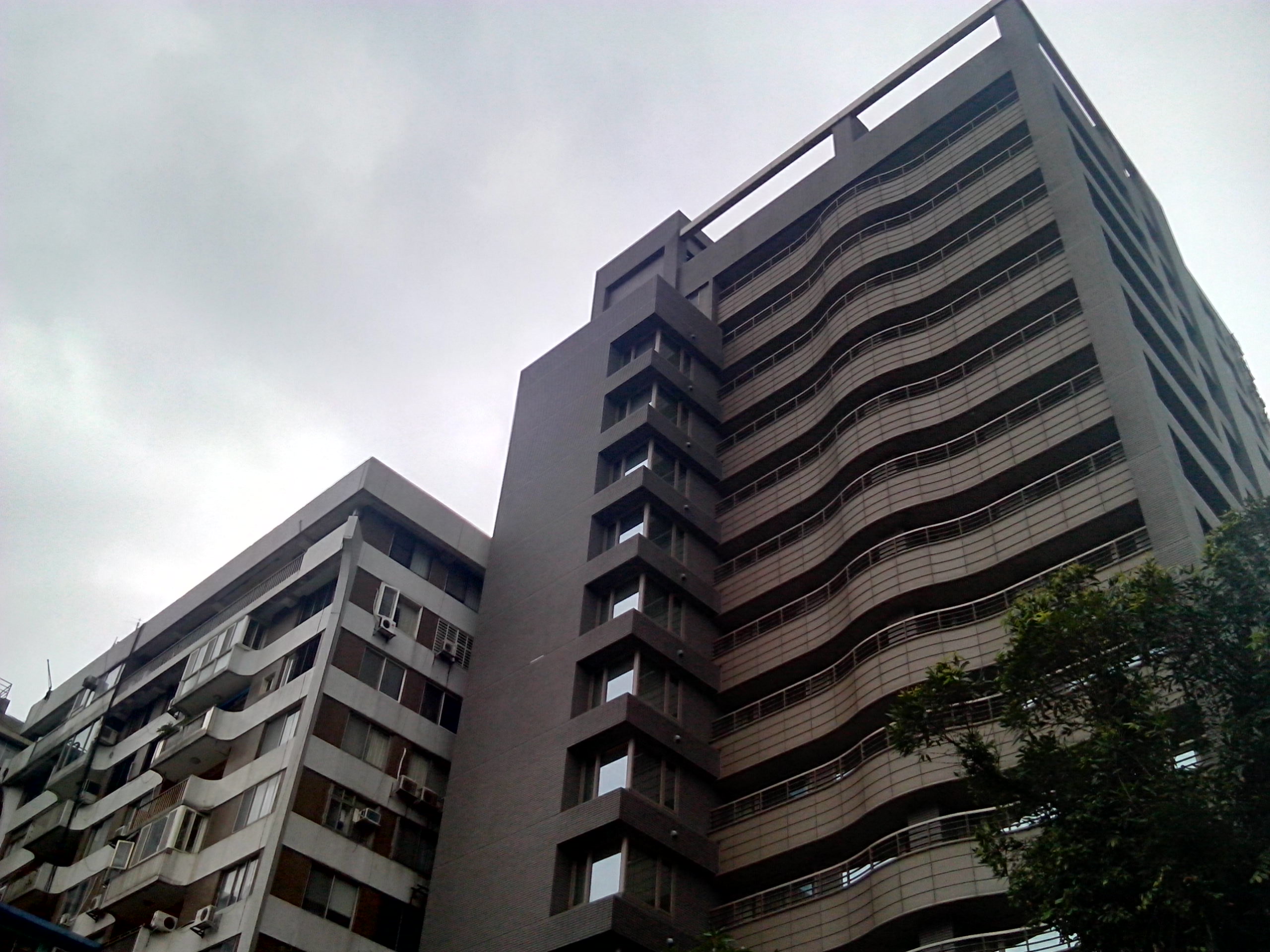 台灣製造的平價雙核手機 INHON PAPILIO G1