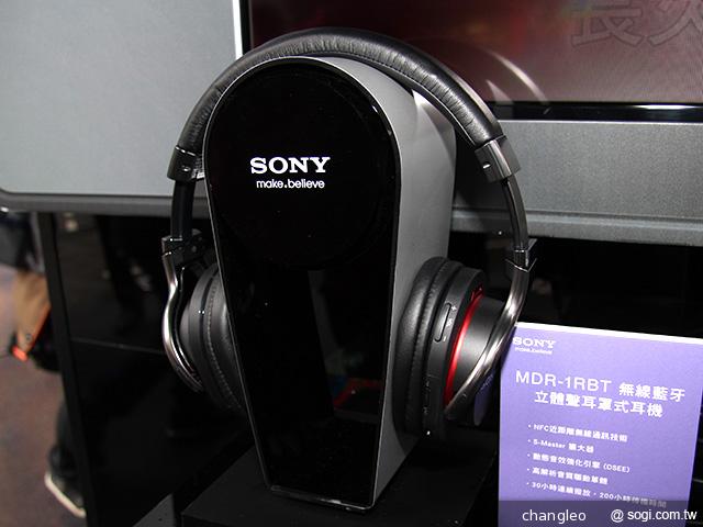 Sony Xperia Z推預購 單機21900元 四電信齊賣