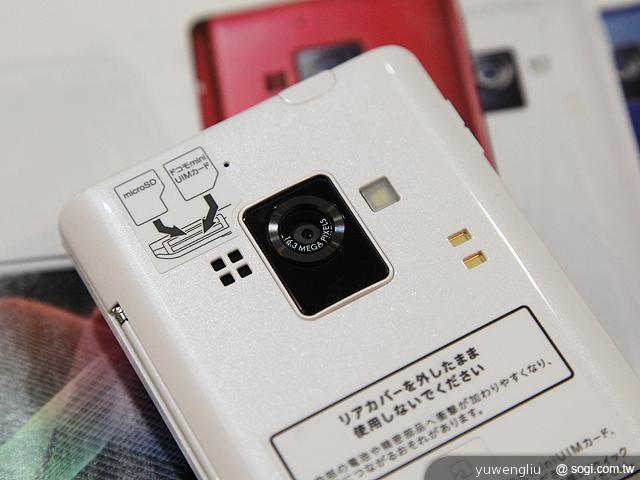 夏普AQUOS PHONE ZETA SH-02E極致效能日系美型