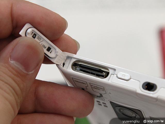 夏普AQUOS PHONE ZETA SH-02E極致效能日系美型