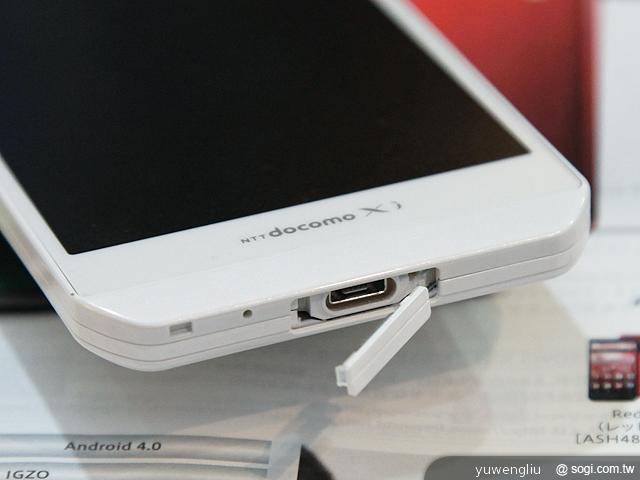 夏普AQUOS PHONE ZETA SH-02E極致效能日系美型