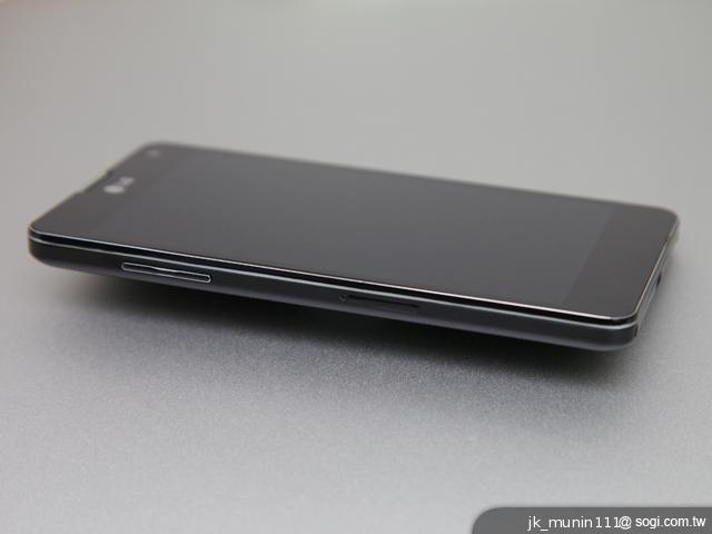 樂金四核旗艦機LG Optimus G 採水晶反射處理