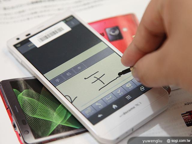 夏普AQUOS PHONE ZETA SH-02E極致效能日系美型