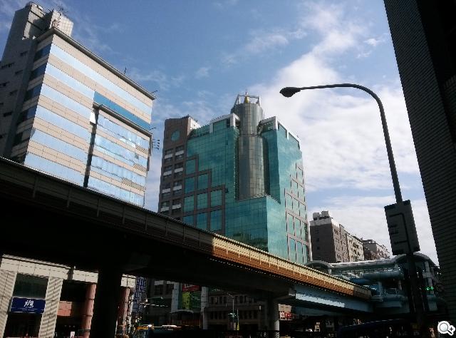 樂金四核旗艦機LG Optimus G 採水晶反射處理