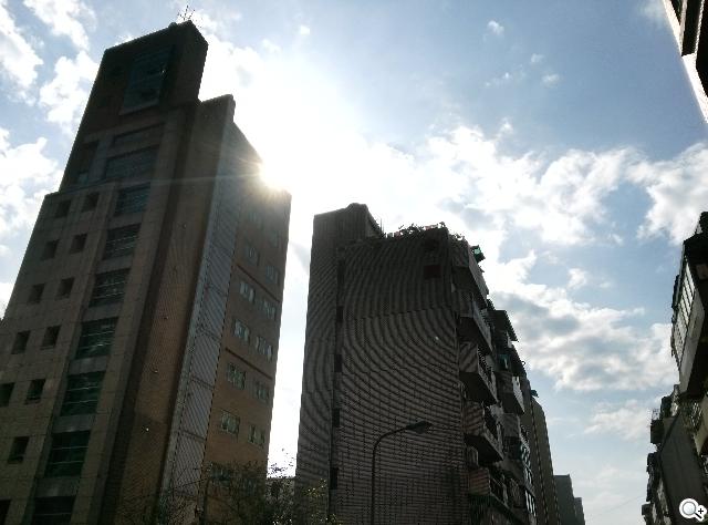 樂金四核旗艦機LG Optimus G 採水晶反射處理