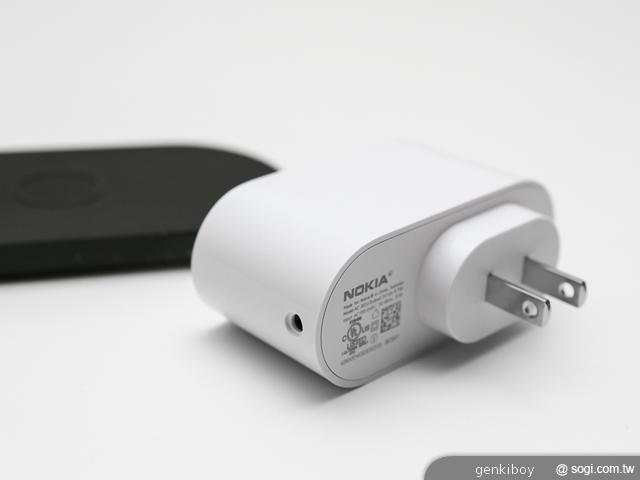 Qi隨放隨充、生活無線 DT-900無線充電板實測