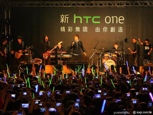 五月天代言新HTC One 登台開唱秀手機