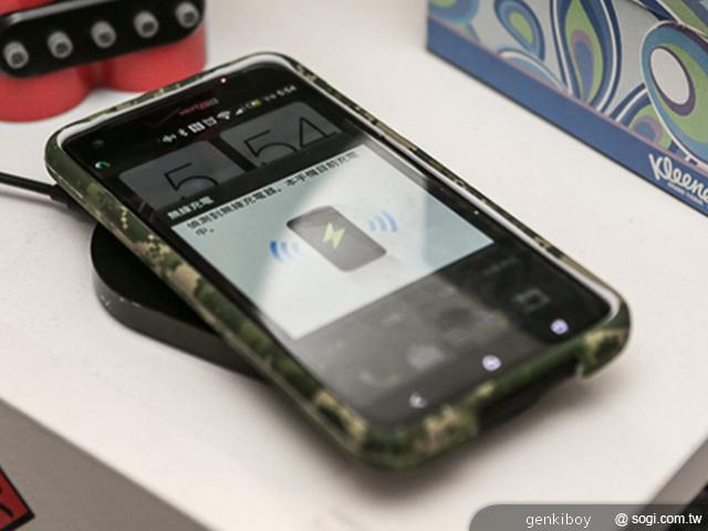 Qi隨放隨充、生活無線 DT-900無線充電板實測