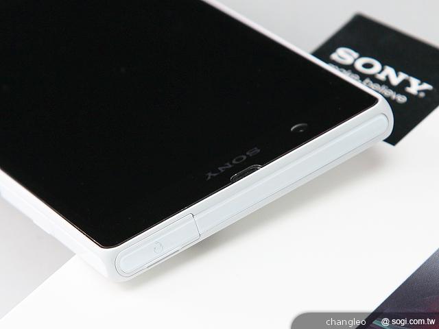 【圖賞】白色情人節首選！Sony Xperia Z C6602鏡瀲白