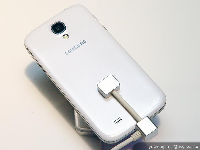 三星GALAXY S4外型直擊加S3簡單比較【SAMSUNG UNPACKED 2013】 三星GALAXY S4外型直擊加S3簡單比較【SAMSUNG UNPACKED 2013】