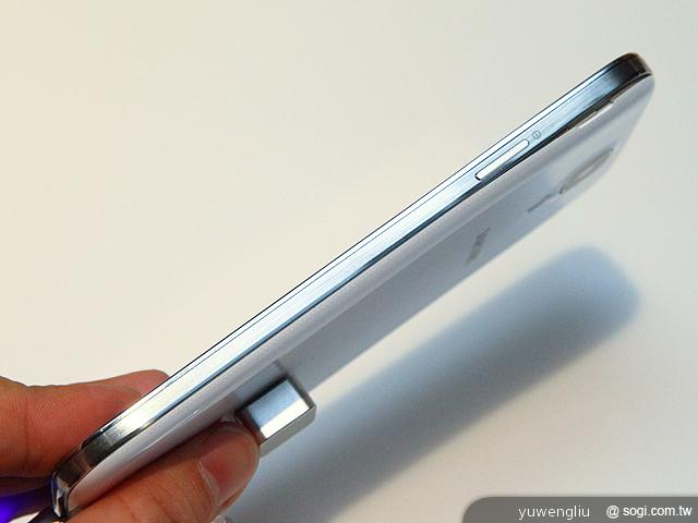 三星GALAXY S4外型直擊加S3簡單比較【SAMSUNG UNPACKED 2013】 三星GALAXY S4外型直擊加S3簡單比較【SAMSUNG UNPACKED 2013】