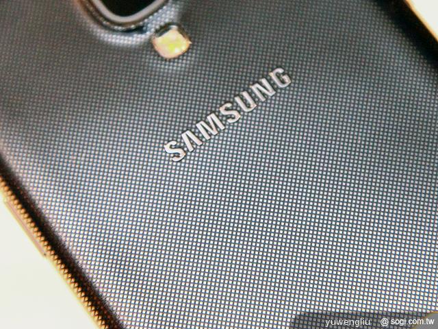 三星GALAXY S4外型直擊加S3簡單比較【SAMSUNG UNPACKED 2013】 三星GALAXY S4外型直擊加S3簡單比較【SAMSUNG UNPACKED 2013】
