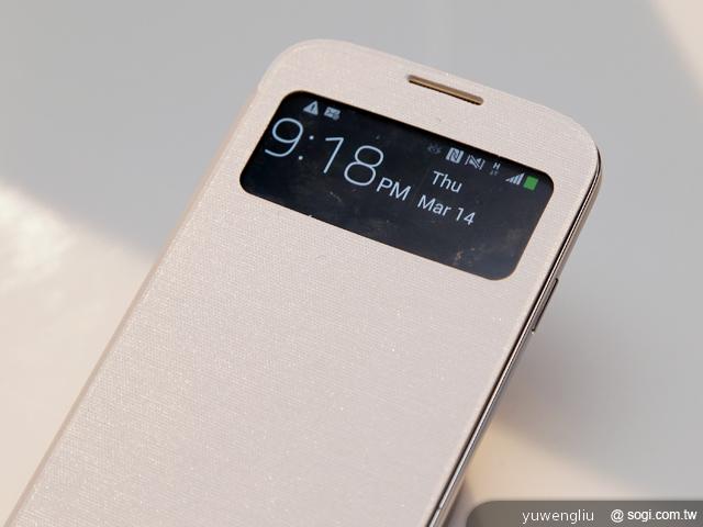 三星GALAXY S4外型直擊加S3簡單比較【SAMSUNG UNPACKED 2013】 三星GALAXY S4外型直擊加S3簡單比較【SAMSUNG UNPACKED 2013】