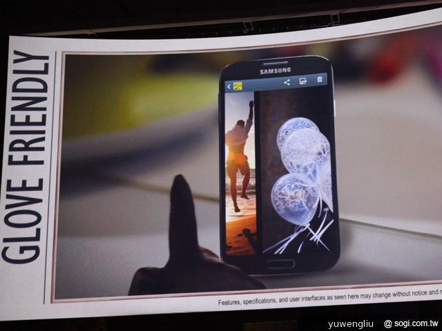 三星GALAXY S4外型直擊加S3簡單比較【SAMSUNG UNPACKED 2013】 三星GALAXY S4外型直擊加S3簡單比較【SAMSUNG UNPACKED 2013】