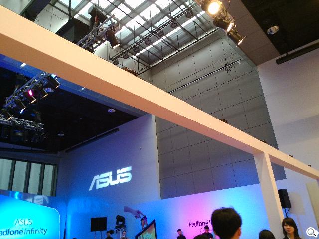 華碩PadFone Infinity登台 四電信同賣32G單機20990