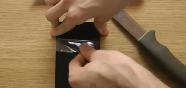 Sony Xperia Z刮花了?網友教你撕掉防爆保護膜 Sony Xperia Z刮花了?網友教你撕掉防爆保護膜