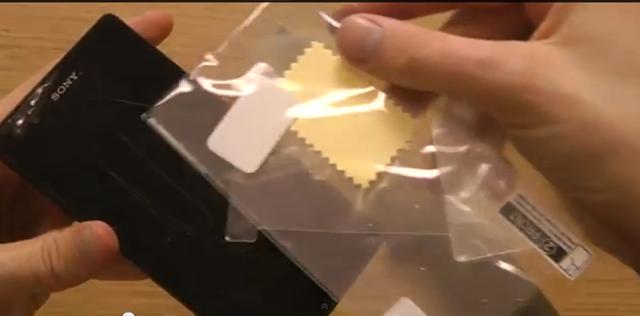 Sony Xperia Z刮花了?網友教你撕掉防爆保護膜 Sony Xperia Z刮花了?網友教你撕掉防爆保護膜