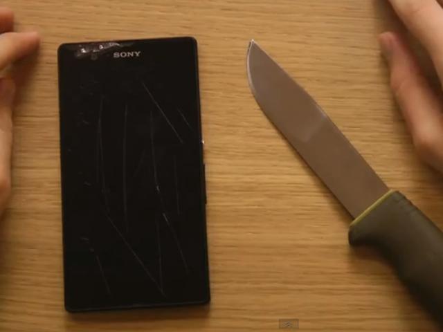 Sony Xperia Z刮花了?網友教你撕掉防爆保護膜 Sony Xperia Z刮花了?網友教你撕掉防爆保護膜