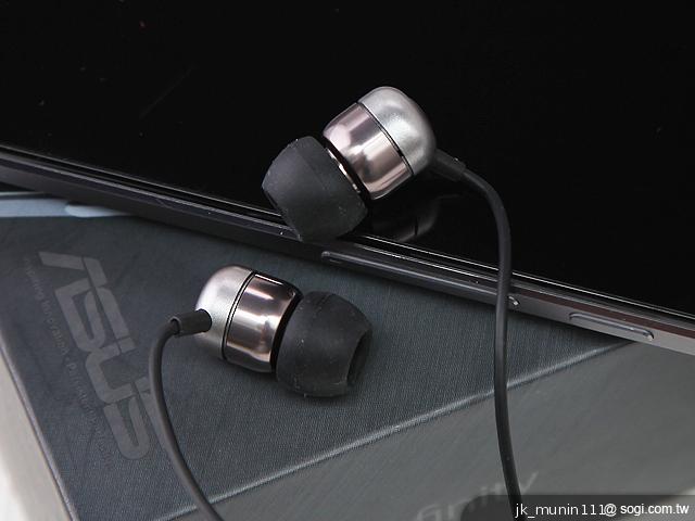 華碩Padfone Infinity變形手機 五吋全鋁機身賞