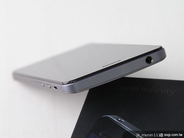 華碩Padfone Infinity變形手機 五吋全鋁機身賞