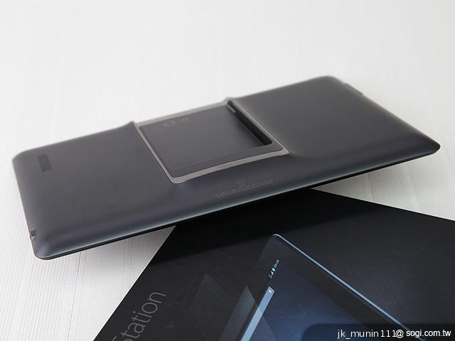 華碩Padfone Infinity變形手機 五吋全鋁機身賞