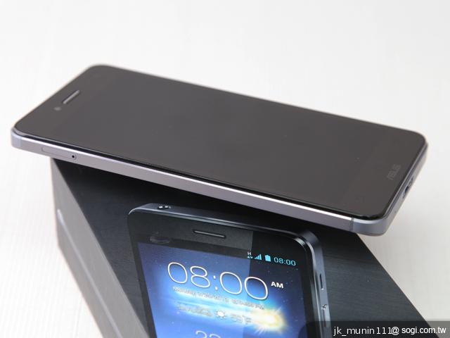華碩Padfone Infinity變形手機 五吋全鋁機身賞