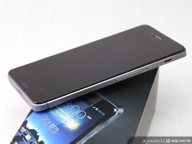 華碩Padfone Infinity變形手機 五吋全鋁機身賞